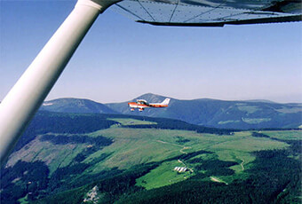 Exclusiver Flug über das Riesengebirge Bild vom Flugzeug in der Luft